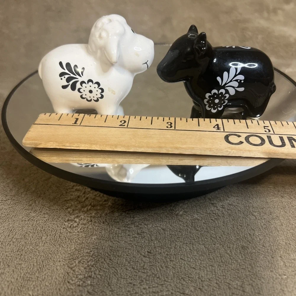 Cow And Sheep Salt And Pepper Shakers‎